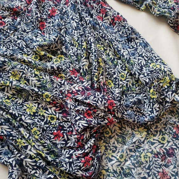 💜 5 for $25! Long Sleeve Floral Blouse - Picture 2 of 3